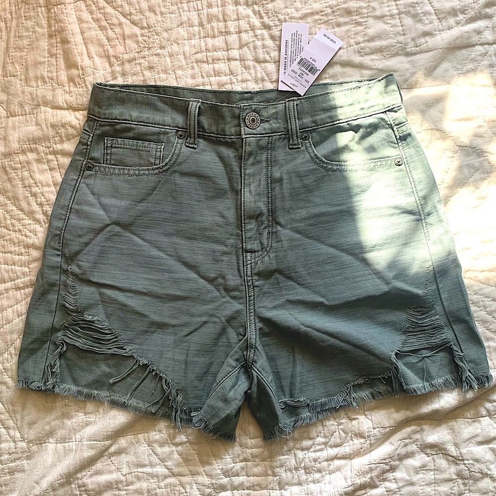 Brand New American Eagle Highest rise mom distressed jean shorts size 4